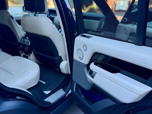 Used 2020 Land Rover Range Rover HSE image 8