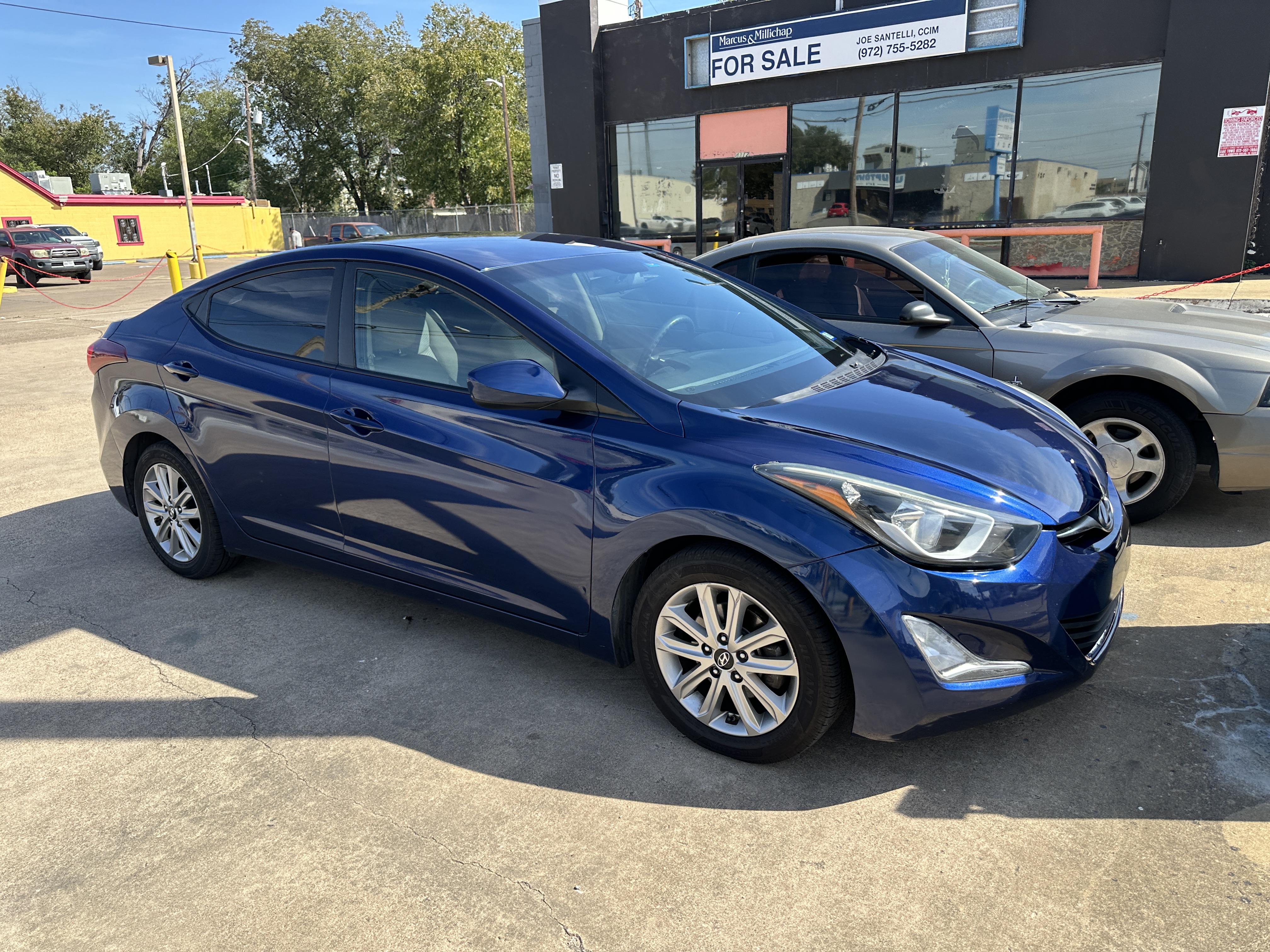 Used 2015 Hyundai Elantra SE w/ Option Group 02 FWD image 1