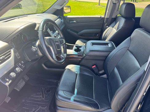 Used 2018 GMC Yukon XL SLT w/ Premium Edition image 10