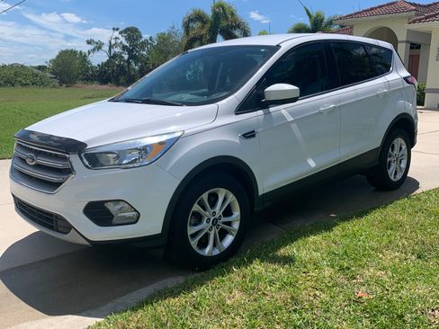 Used 2017 Ford Escape SE image 6