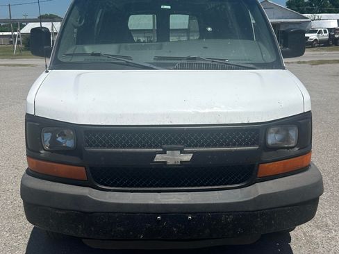 Used 2009 Chevrolet Express 2500 RWD image 2