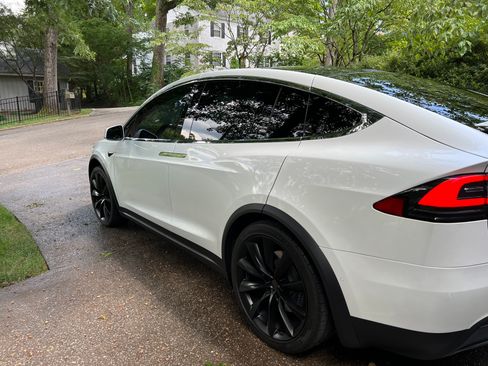 Used 2020 Tesla Model X Long Range image 10