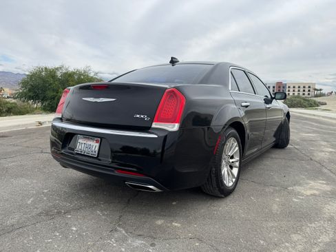 Used 2016 Chrysler 300 C image 5