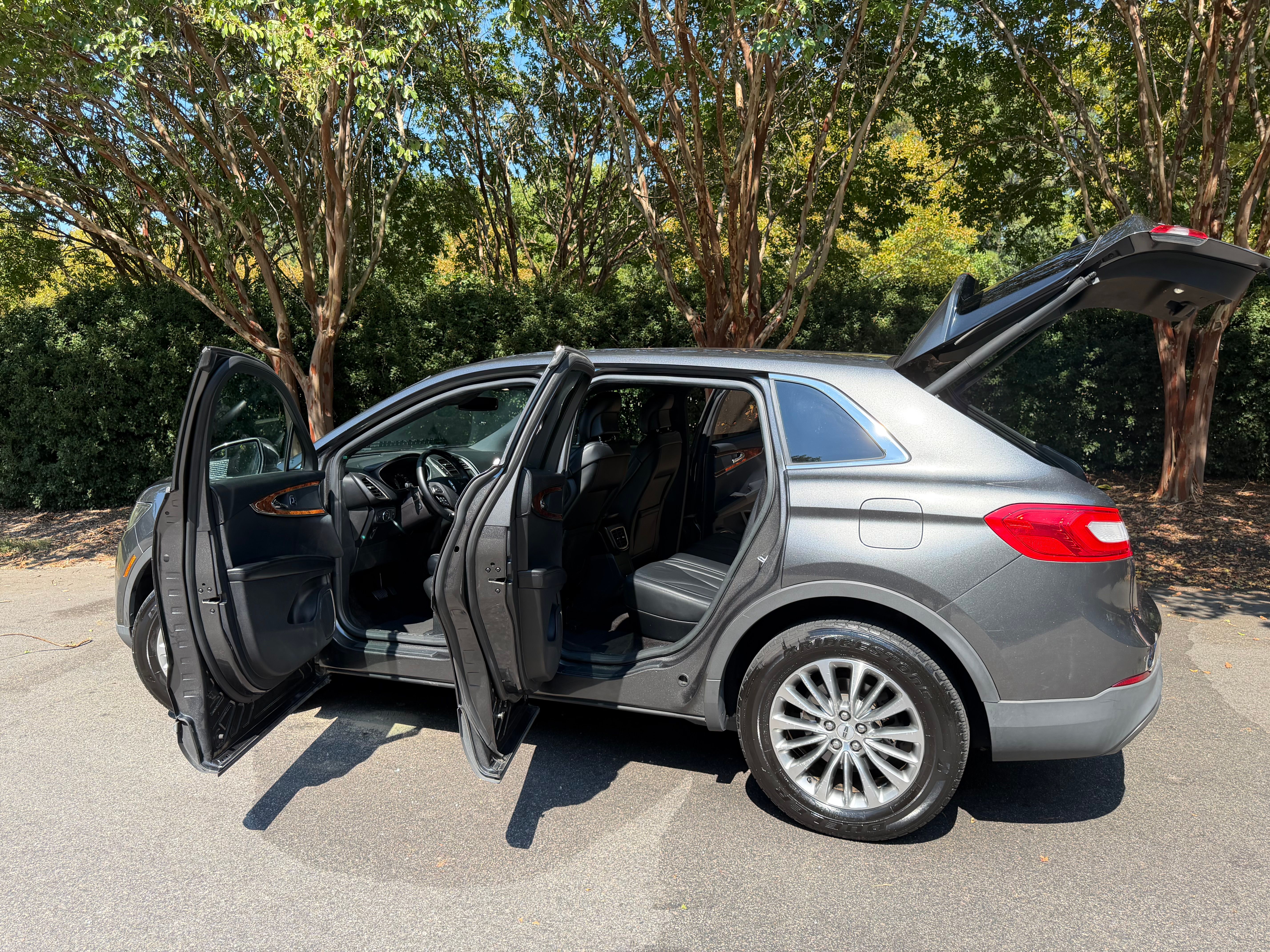 Used 2018 Lincoln MKX Select AWD/4WD image 16