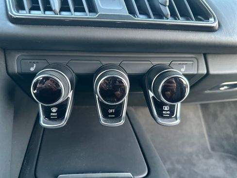 Used 2021 Audi R8 V10 w/ Premium Package image 25