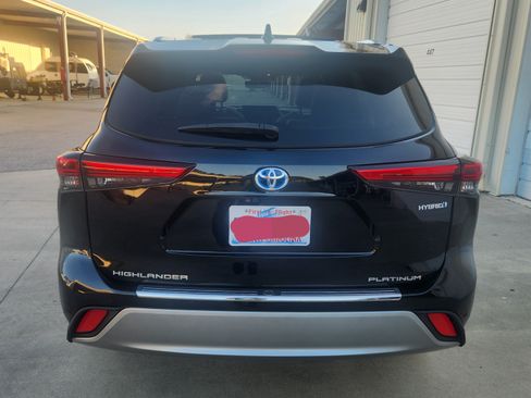 Used 2021 Toyota Highlander Platinum image 8