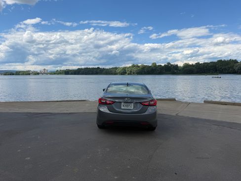 Used 2013 Hyundai Elantra GLS w/ Preferred Pkg FWD image 8