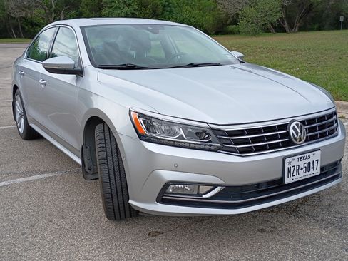 Used 2016 Volkswagen Passat 3.6 SEL Premium FWD image 9