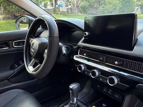 Used 2023 Honda Civic Touring image 9