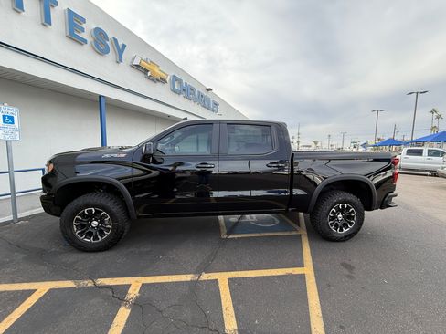 Used 2025 Chevrolet Silverado 1500 ZR2 w/ Technology Package image 3