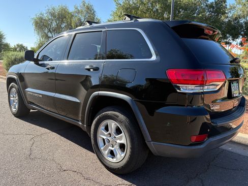 Used 2017 Jeep Grand Cherokee Laredo w/ Quick Order Package 2BE image 5