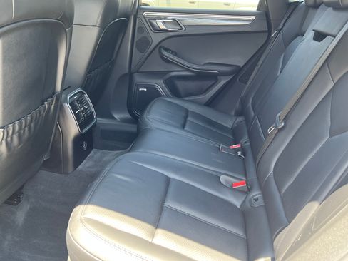 Used 2018 Porsche Macan Turbo image 25