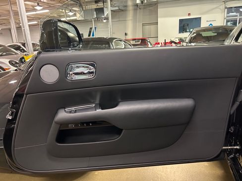 Used 2018 Rolls-Royce Wraith RWD image 24