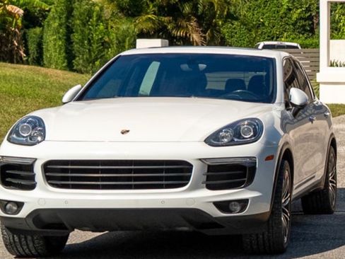 Used 2016 Porsche Cayenne image 1