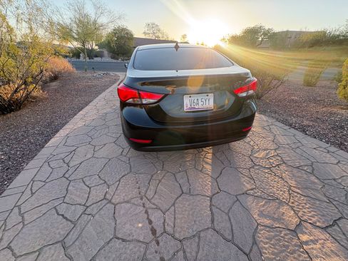 Used 2015 Hyundai Elantra SE w/ Option Group 02 FWD image 6