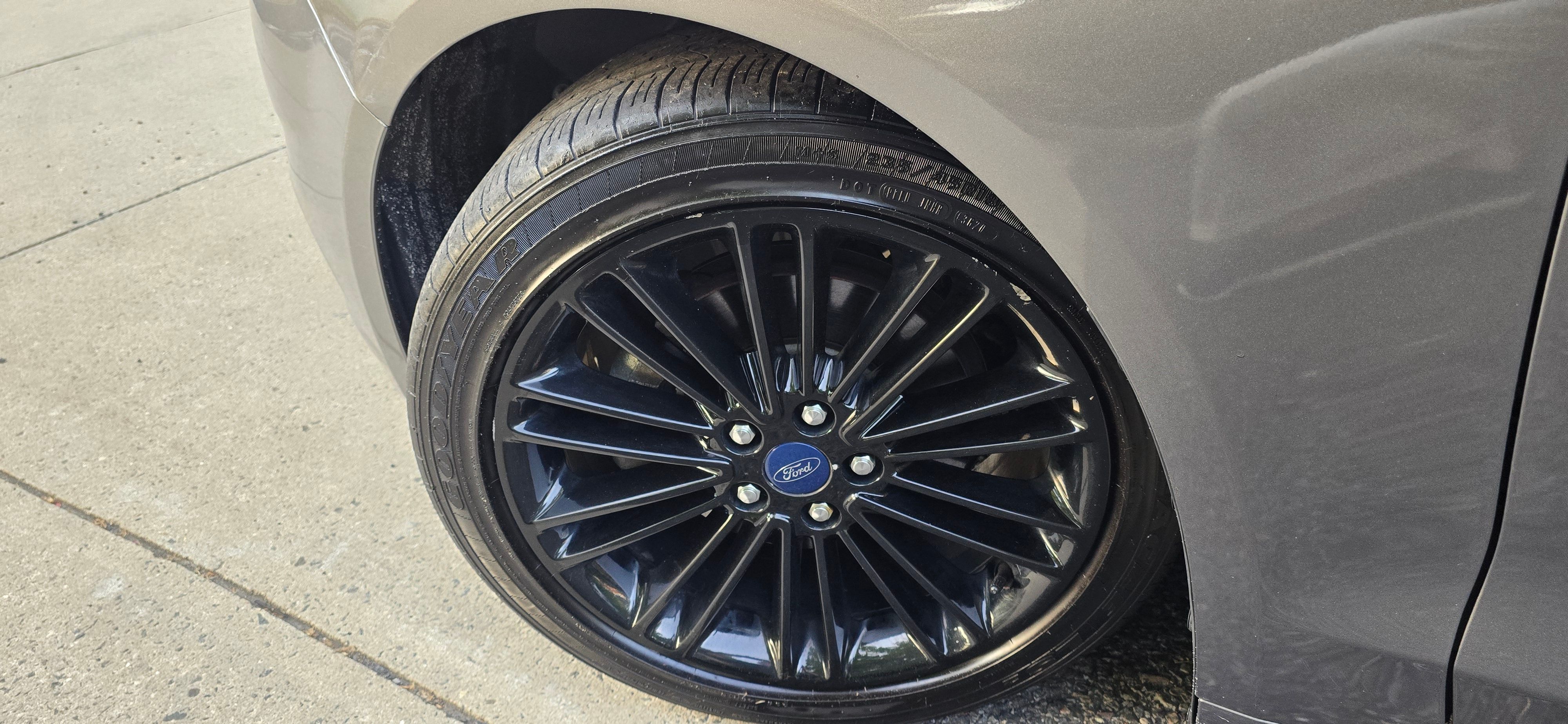 Used 2014 Ford Fusion SE w/ Equipment Group 202A FWD image 15