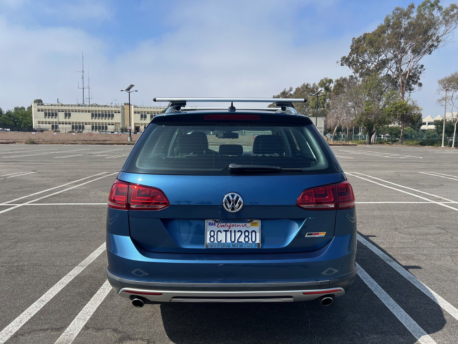 Used 2017 Volkswagen Golf Alltrack SE AWD/4WD image 5