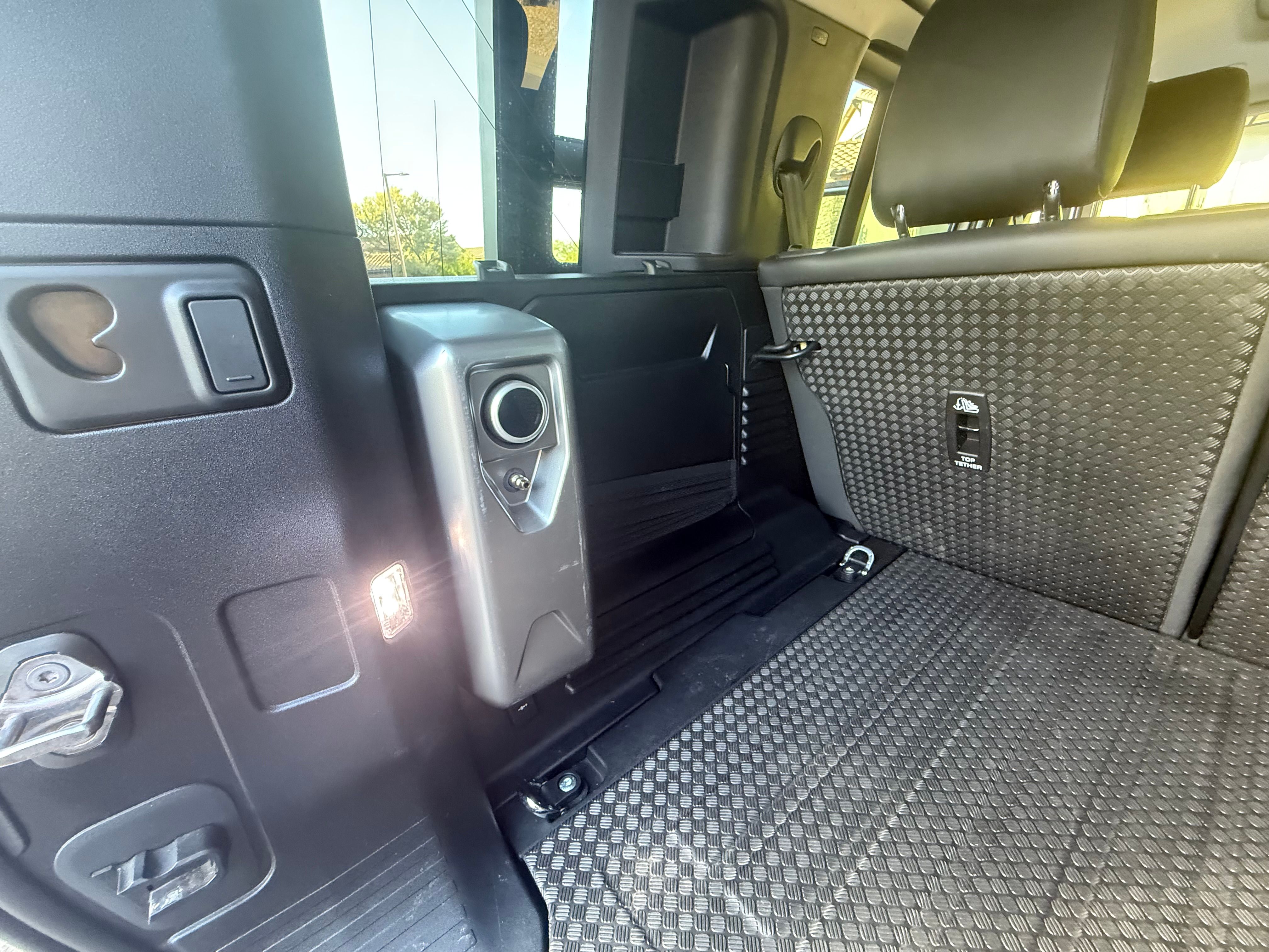 Used 2022 Land Rover Defender 110 SE AWD/4WD image 27