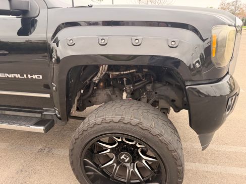 Used 2015 GMC Sierra 2500 Denali w/ Duramax Plus Package AWD/4WD image 9