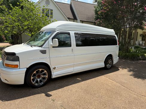 Used 2014 GMC Savana 2500 Extended RWD image 20