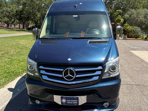 Used 2014 Mercedes-Benz Sprinter 2500 image 2
