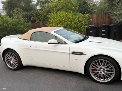 Used 2009 Aston Martin V8 Vantage Roadster image 4