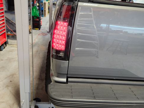 Used 1996 Chevrolet Tahoe 4WD 2-Door image 18