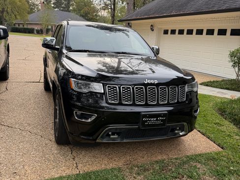 Used 2019 Jeep Grand Cherokee Overland image 1