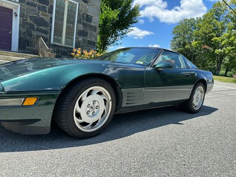 Used 1992 Chevrolet Corvette Coupe RWD image 1