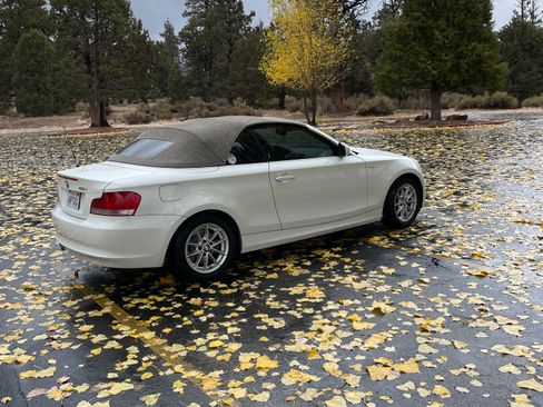 Used 2011 BMW 128i Convertible image 8