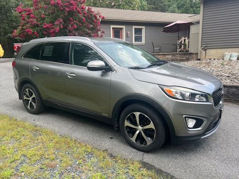 Used 2018 Kia Sorento EX image 1