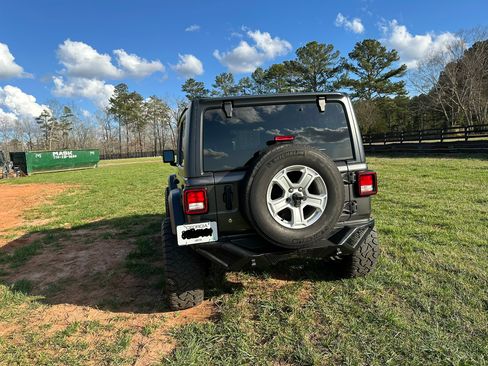 Used 2019 Jeep Wrangler Unlimited Sport S AWD/4WD image 10