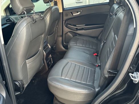 Used 2018 Ford Edge SE image 18