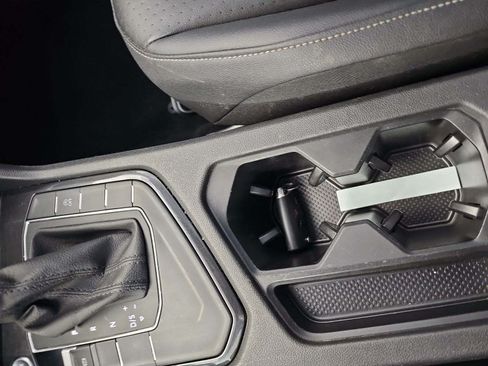 Used 2019 Volkswagen Tiguan SE image 28