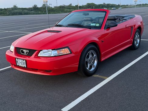 Used 2001 Ford Mustang Premium RWD image 4
