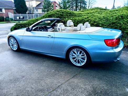 Used 2011 BMW 335i Convertible image 5