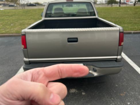 Used 2001 Chevrolet S10 Pickup LS w/ Preferred Equipment Group image 5