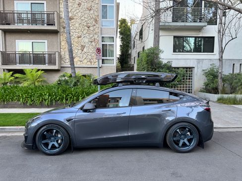 Used 2022 Tesla Model Y Long Range image 5