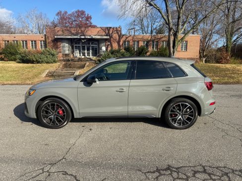 Used 2021 Audi SQ5 Premium Plus w/ Premium Plus Package image 2