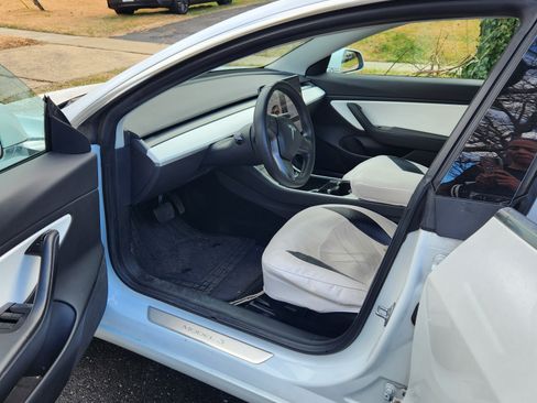 Used 2020 Tesla Model 3 image 1