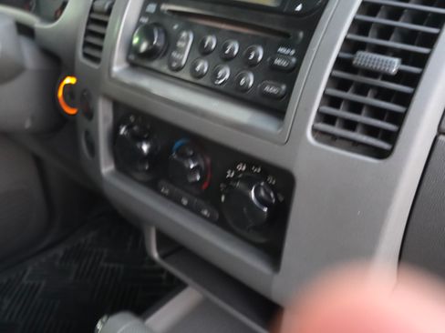 Used 2006 Nissan Frontier SE RWD image 16