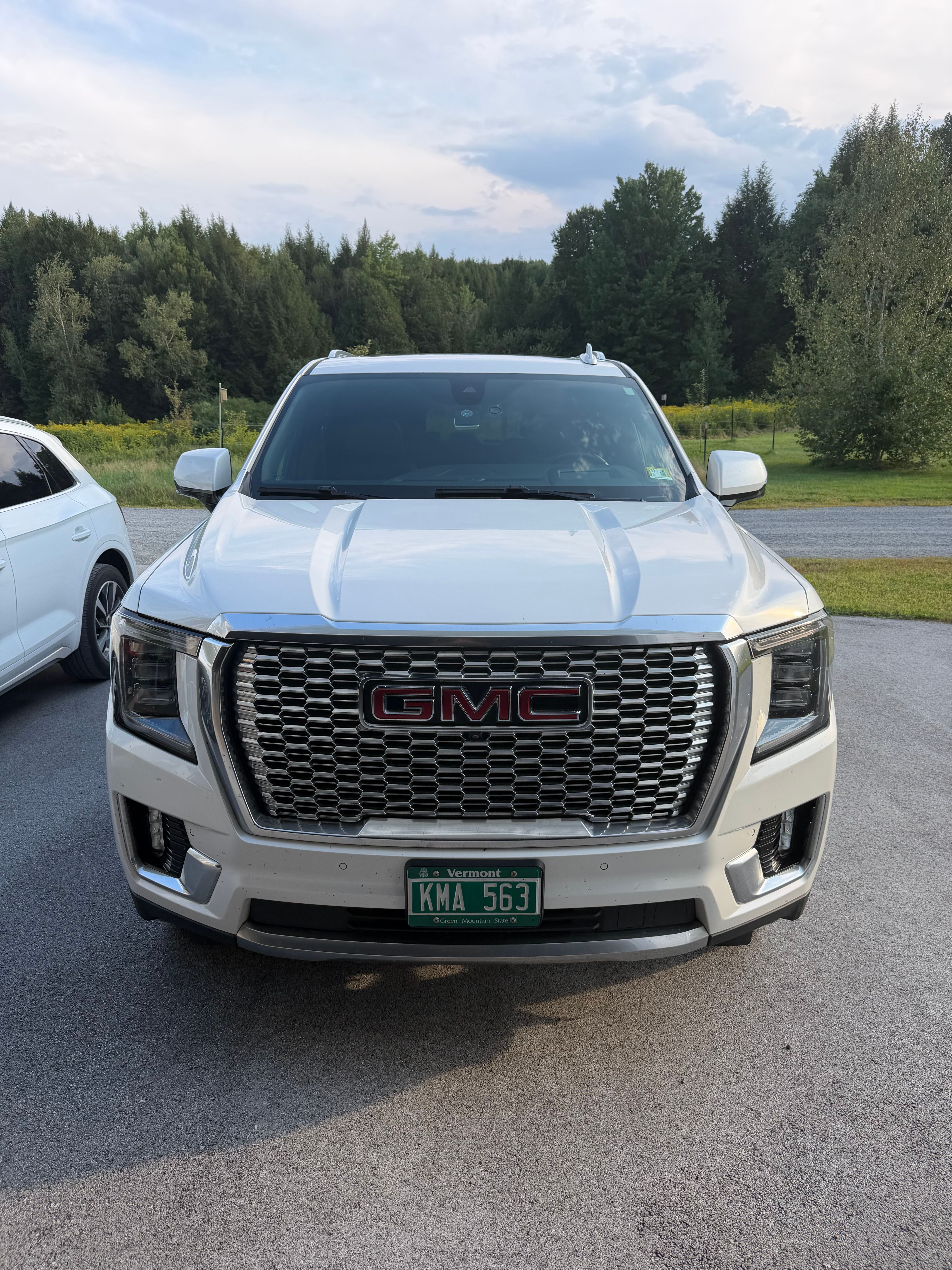 Used 2021 GMC Yukon Denali w/ Denali Premium Package AWD/4WD image 1