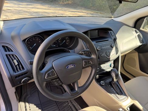 Used 2017 Ford Focus SE image 10