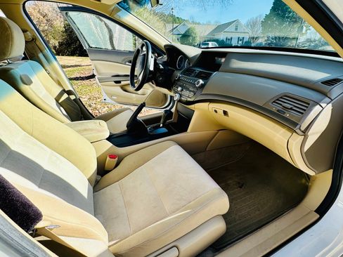 Used 2010 Honda Accord LX image 10