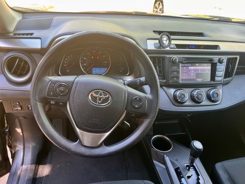 Used 2015 Toyota RAV4 LE image 9