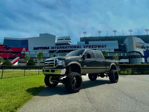 Used 2005 Ford F250 Lariat image 2