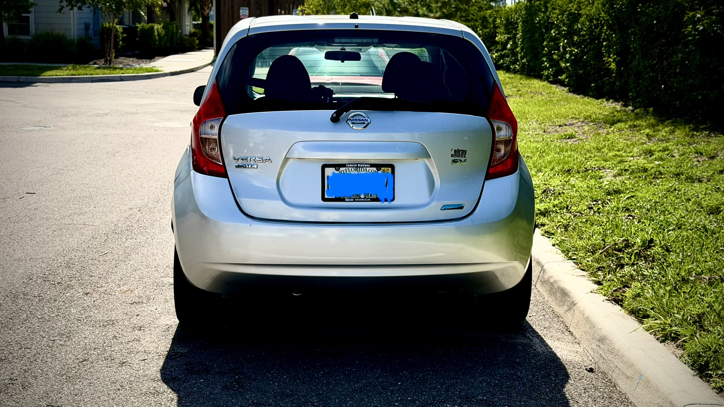 Used 2014 Nissan Versa Note SV FWD image 2