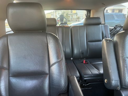 Used 2012 Cadillac Escalade ESV Premium image 2