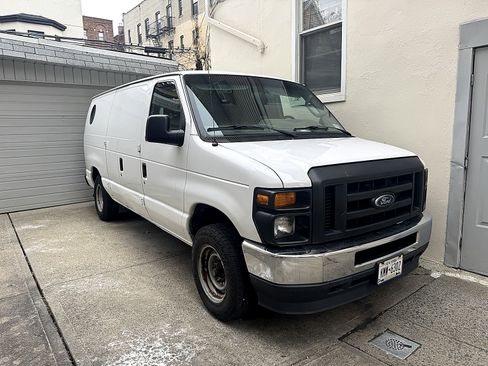 Used 2012 Ford E-150 and Econoline 150 Van 3D w/ Commercial Cargo Van Pkg image 2