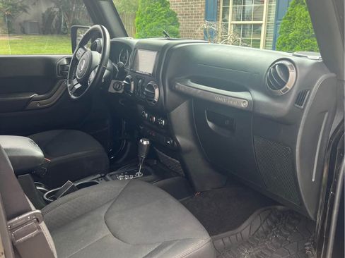 Used 2017 Jeep Wrangler Unlimited Sport w/ Quick Order Package 24S AWD/4WD image 10